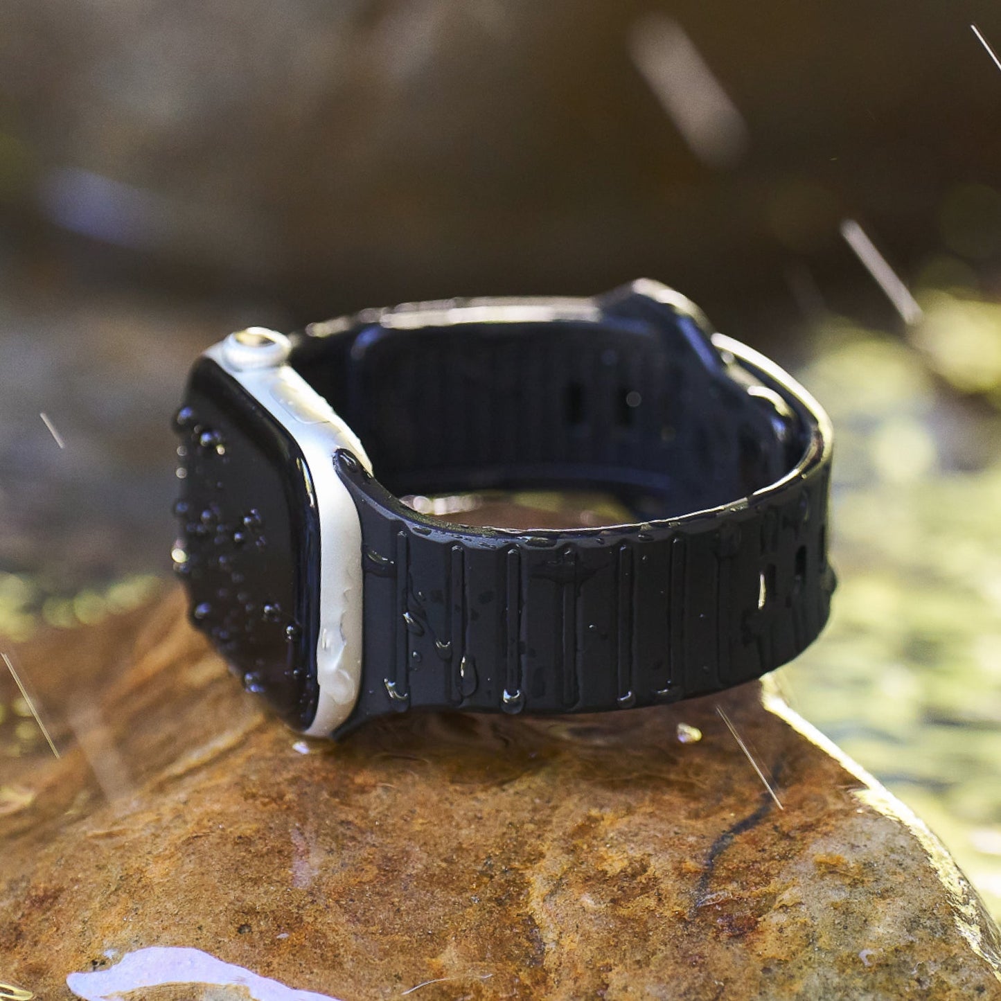 https://cdn.shopify.com/s/files/1/0613/6213/files/EverydayWatchStraps-Small-Black-Lifestyle2.jpg?v=1754953866