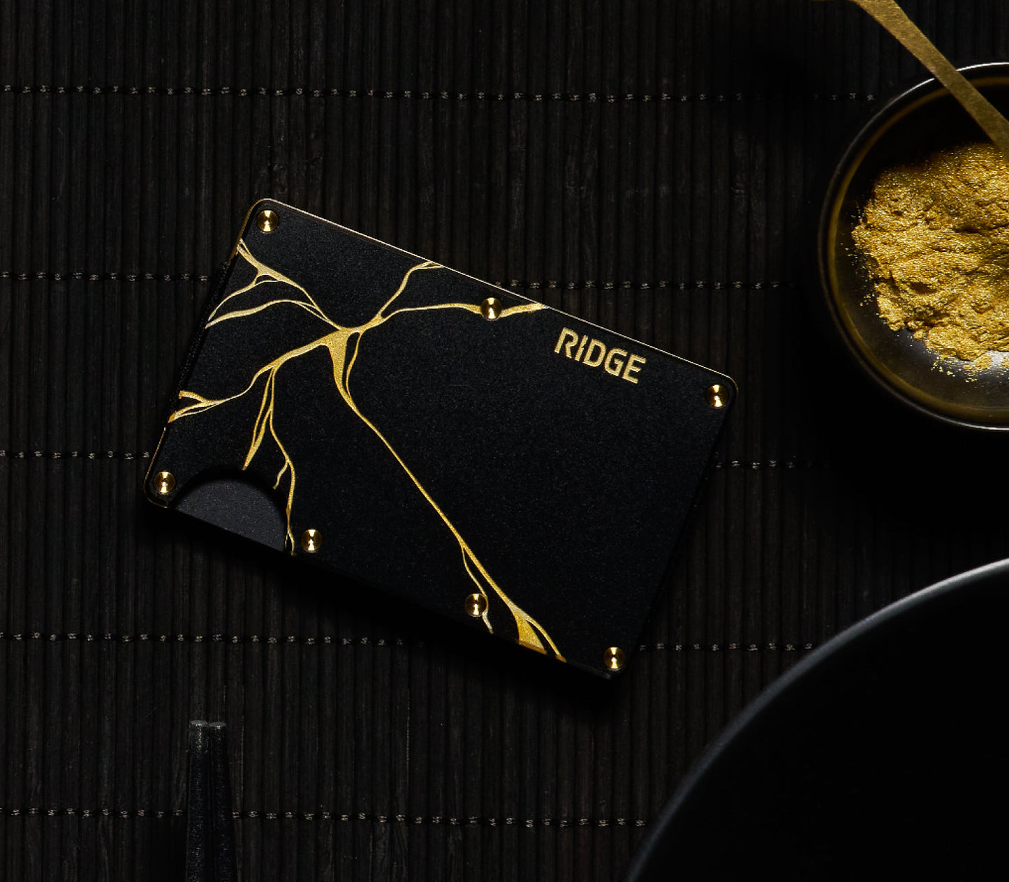 https://cdn.shopify.com/s/files/1/0613/6213/files/Kintsugi-Black-Wallet-Lifestyle1.jpg?v=1743008938