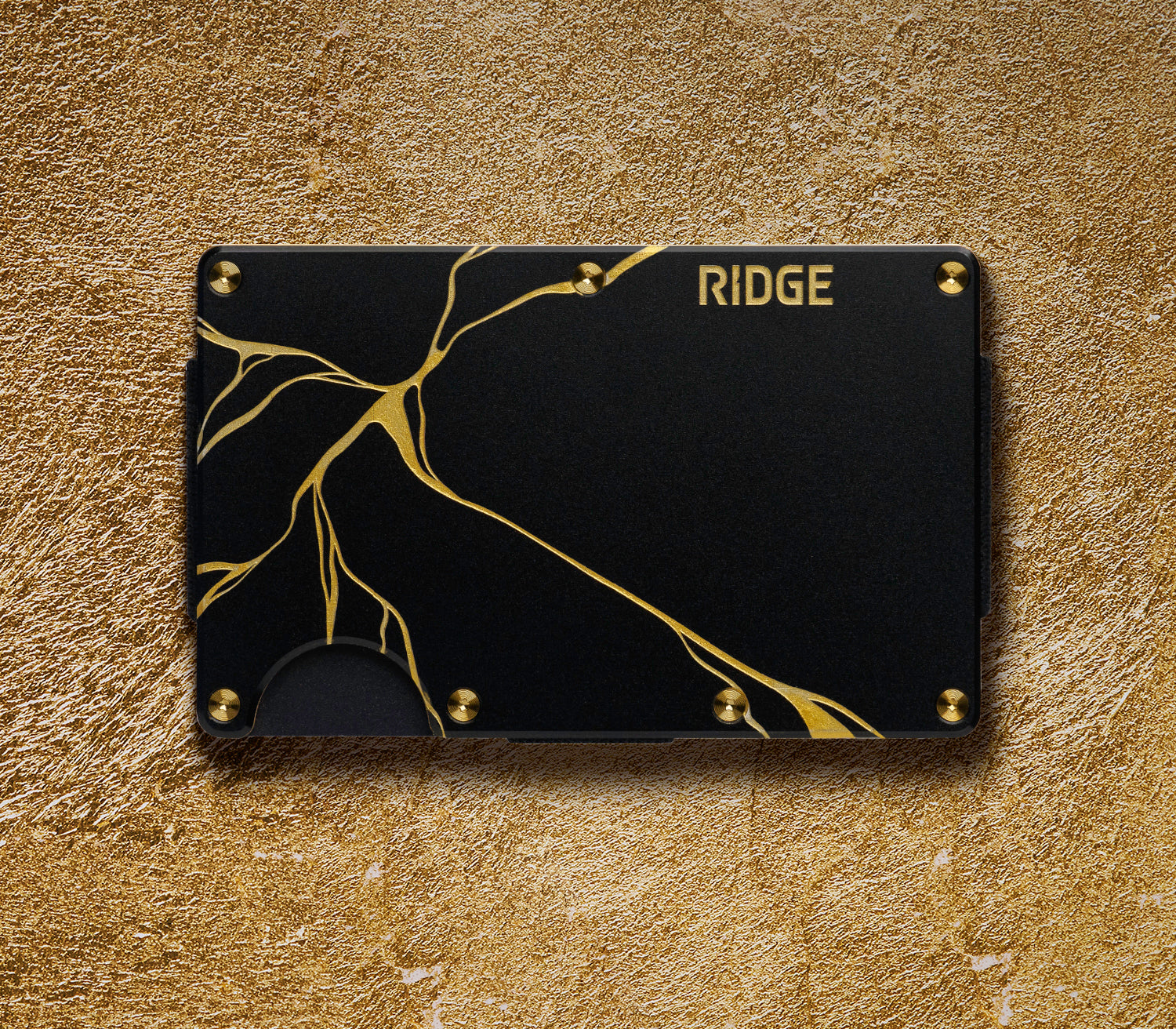 https://cdn.shopify.com/s/files/1/0613/6213/files/Kintsugi-Black-Wallet-Lifestyle2.jpg?v=1743008938