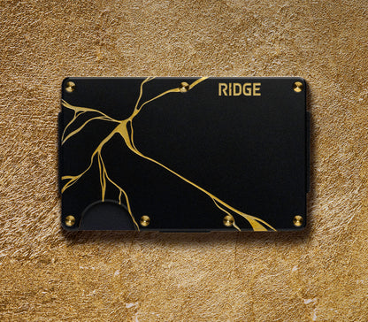 https://cdn.shopify.com/s/files/1/0613/6213/files/Kintsugi-Black-Wallet-Lifestyle2.jpg?v=1743008938