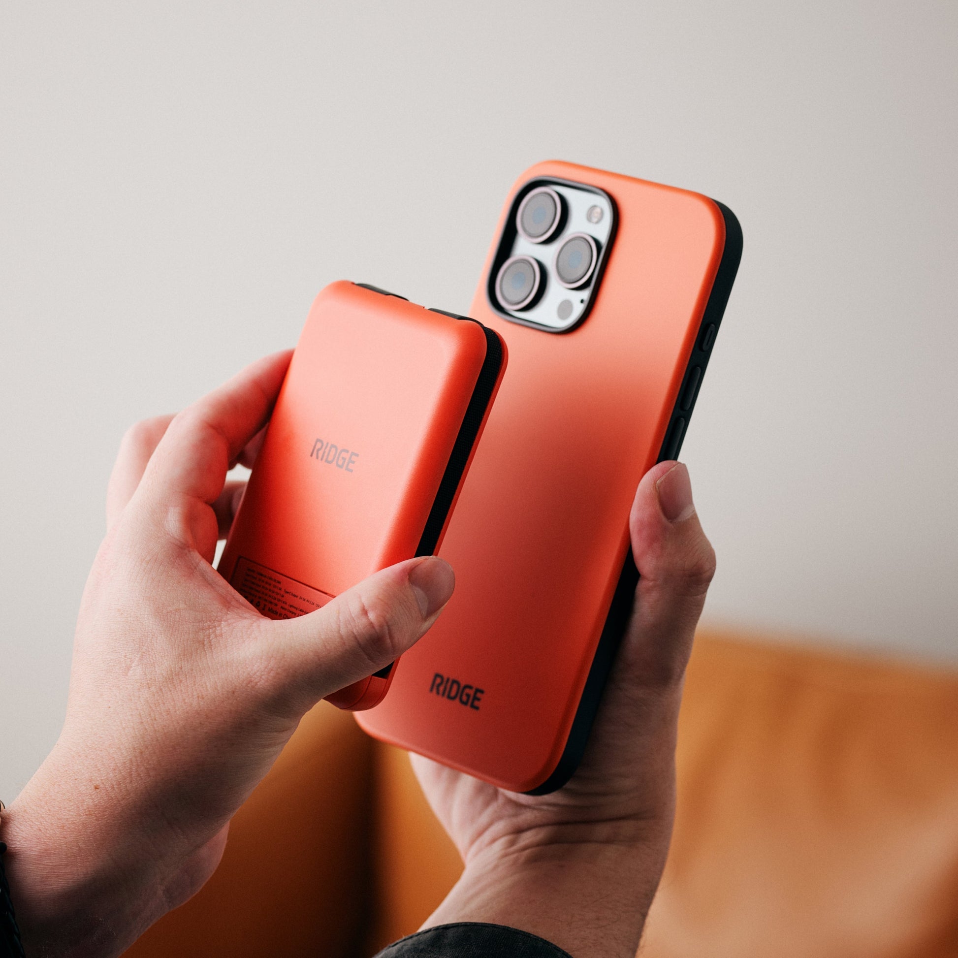 https://cdn.shopify.com/s/files/1/0613/6213/files/MagneticPowerbank-Orange-Lifestyle3_633e0105-f4a2-4db8-9914-560108a8ddc7.jpg?v=1757285828