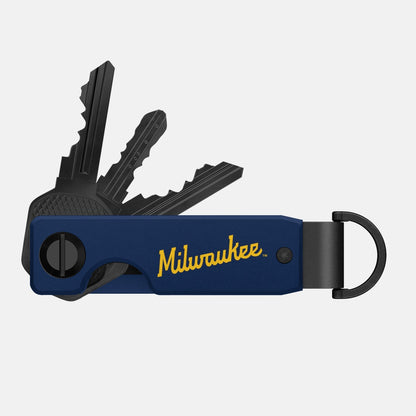 https://cdn.shopify.com/s/files/1/0613/6213/files/MilwaukeeBrewers-KeyCase-Render1.jpg?v=1742512378