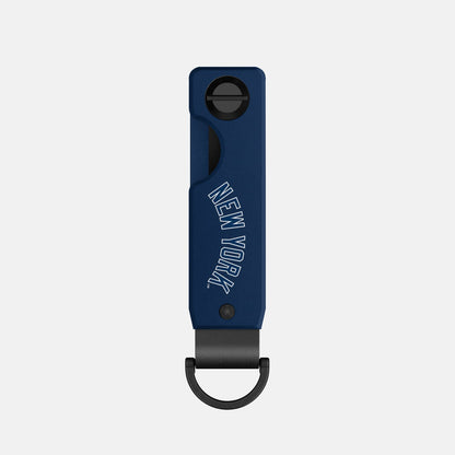 https://cdn.shopify.com/s/files/1/0613/6213/files/NewYorkYankees-KeyCase-Render2.jpg?v=1742512376