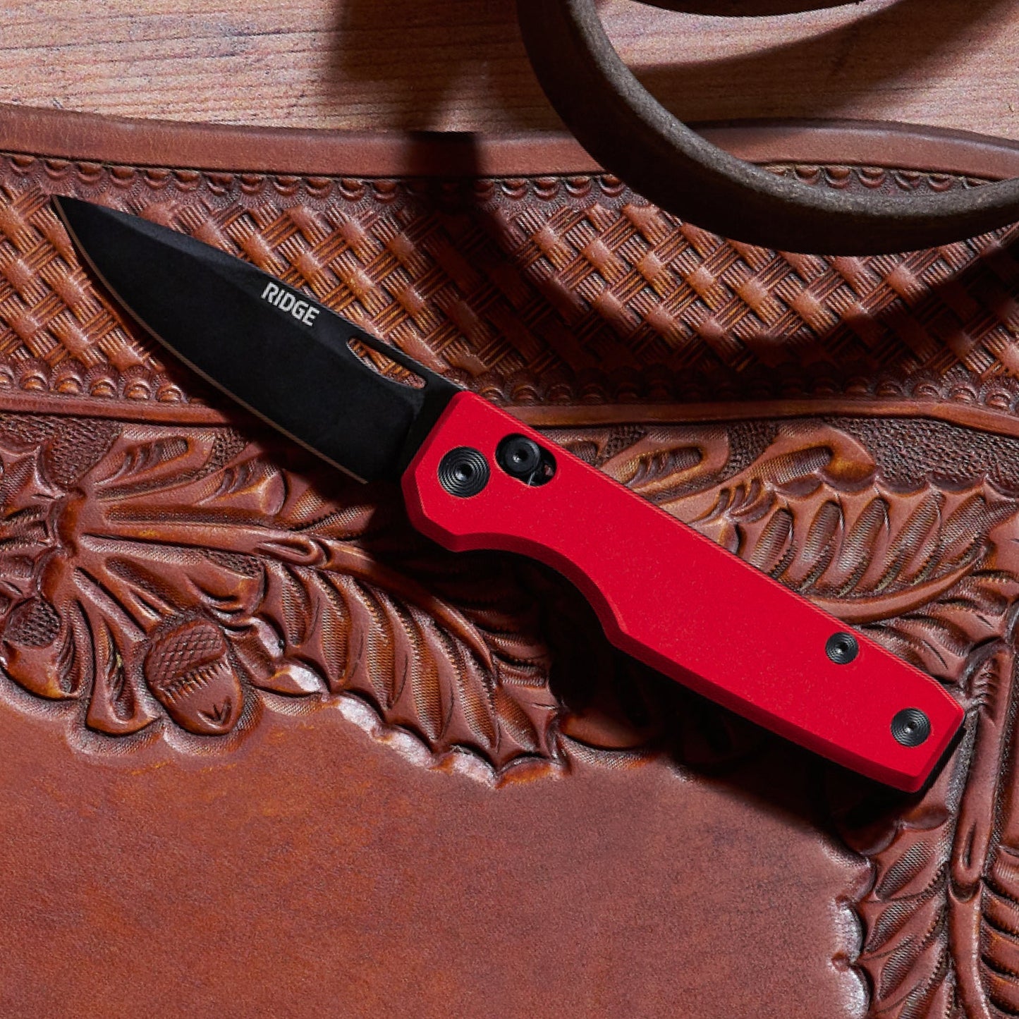 https://cdn.shopify.com/s/files/1/0613/6213/files/Rodeo-Red-EverydayFolder-Lifestyle2.jpg?v=1758794317