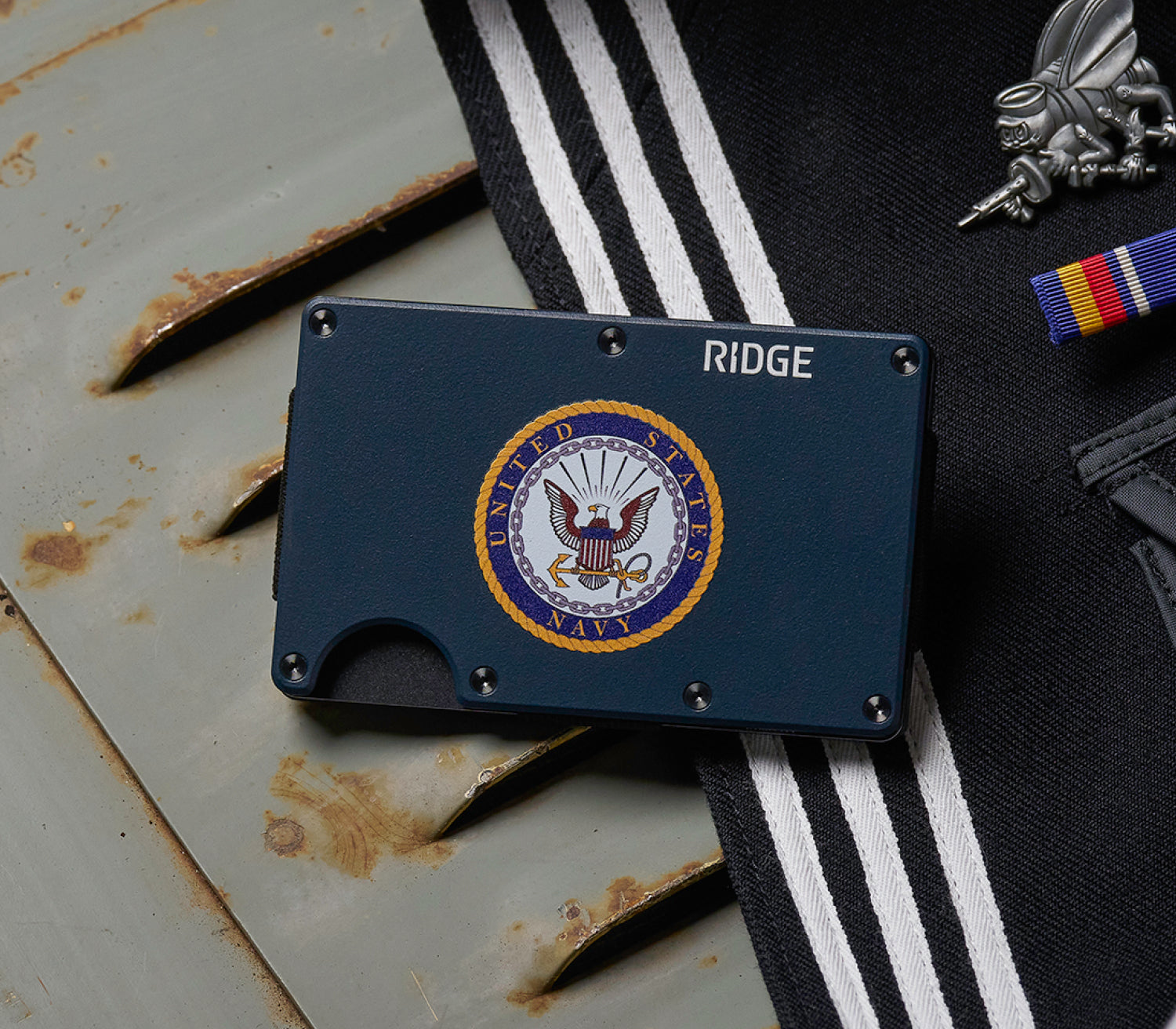 https://cdn.shopify.com/s/files/1/0613/6213/files/USNavy-Wallet-Lifestyle2.jpg?v=1746683098