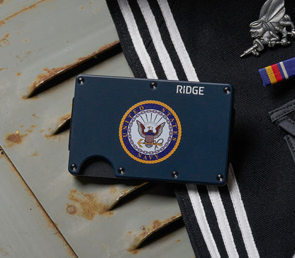 https://cdn.shopify.com/s/files/1/0613/6213/files/USNavy-Wallet-Lifestyle2.jpg?v=1746683098